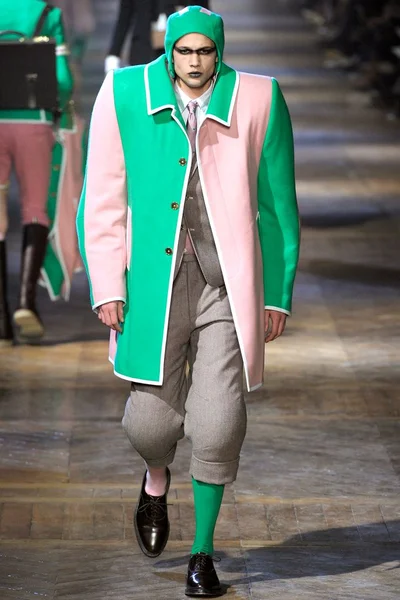 Look 30